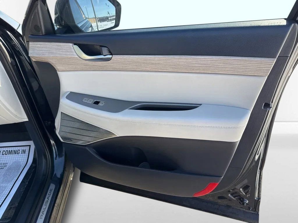 Used 2021 Hyundai Palisade Limited FWD image 13