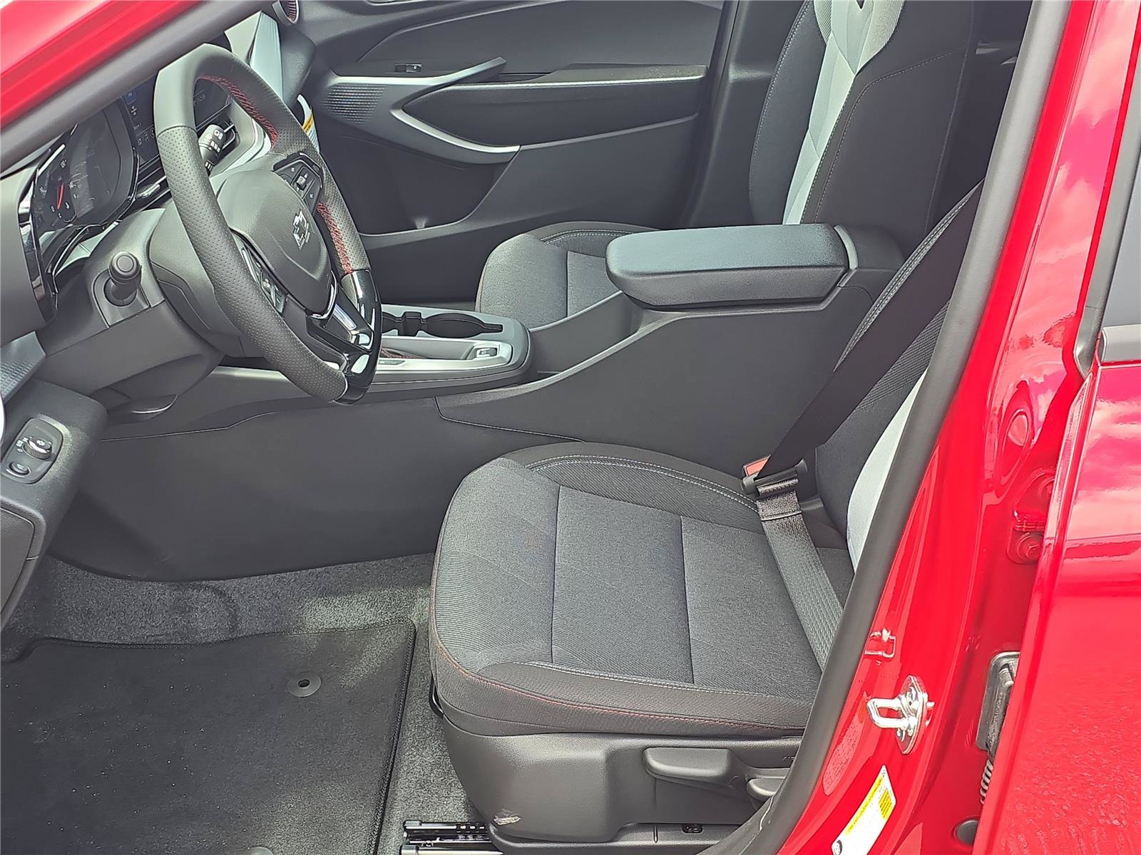 New 2026 Chevrolet Trax RS w/ Sunroof Package FWD image 15