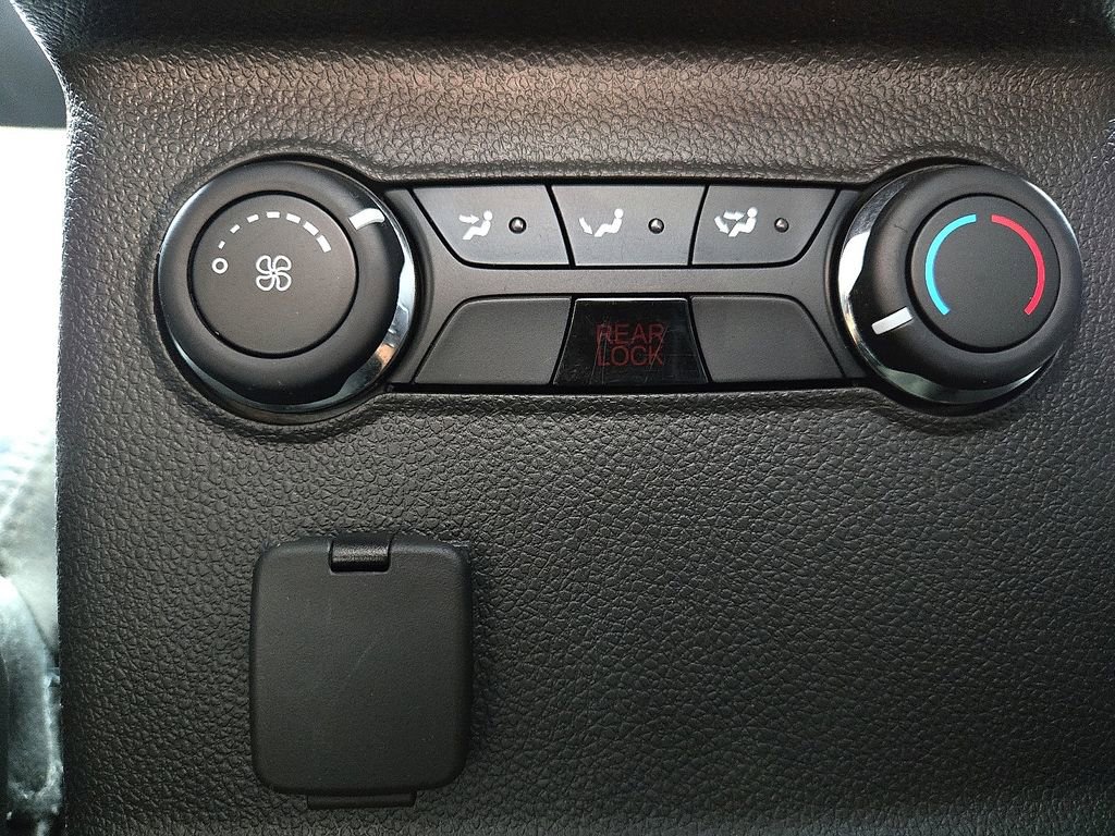 Used 2014 Ford Explorer XLT w/ Equipment Group 202A AWD/4WD image 11