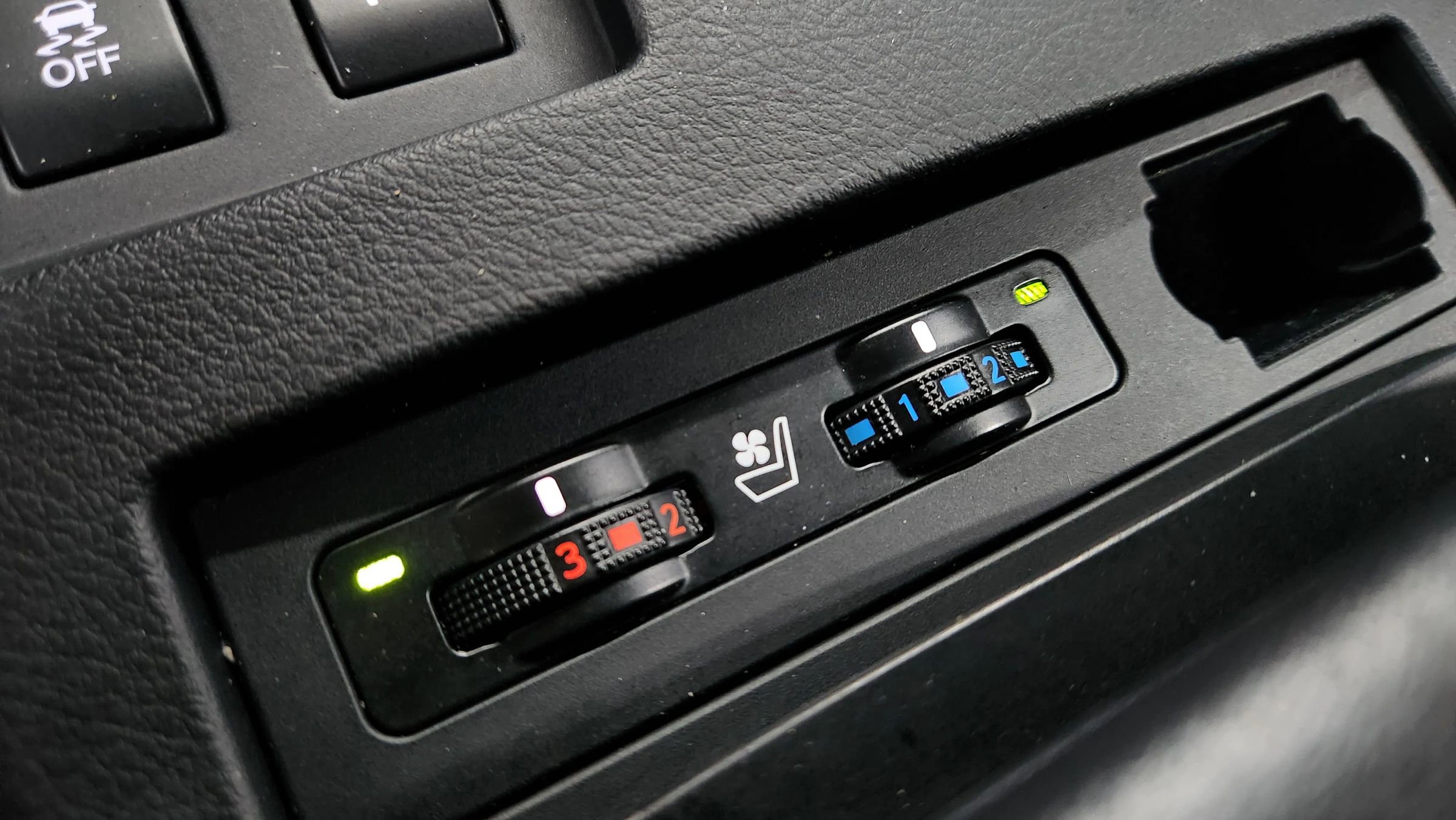 Used 2013 Lexus RX 350 AWD w/ Premium Pkg image 36