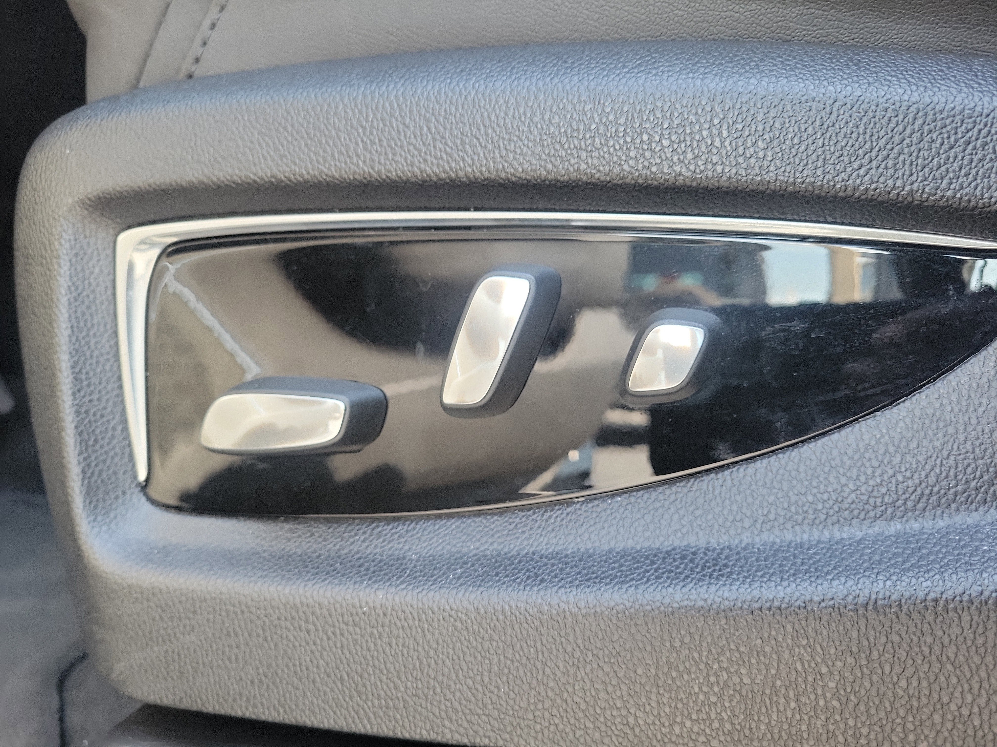 Used 2016 Cadillac Escalade Premium AWD/4WD image 14