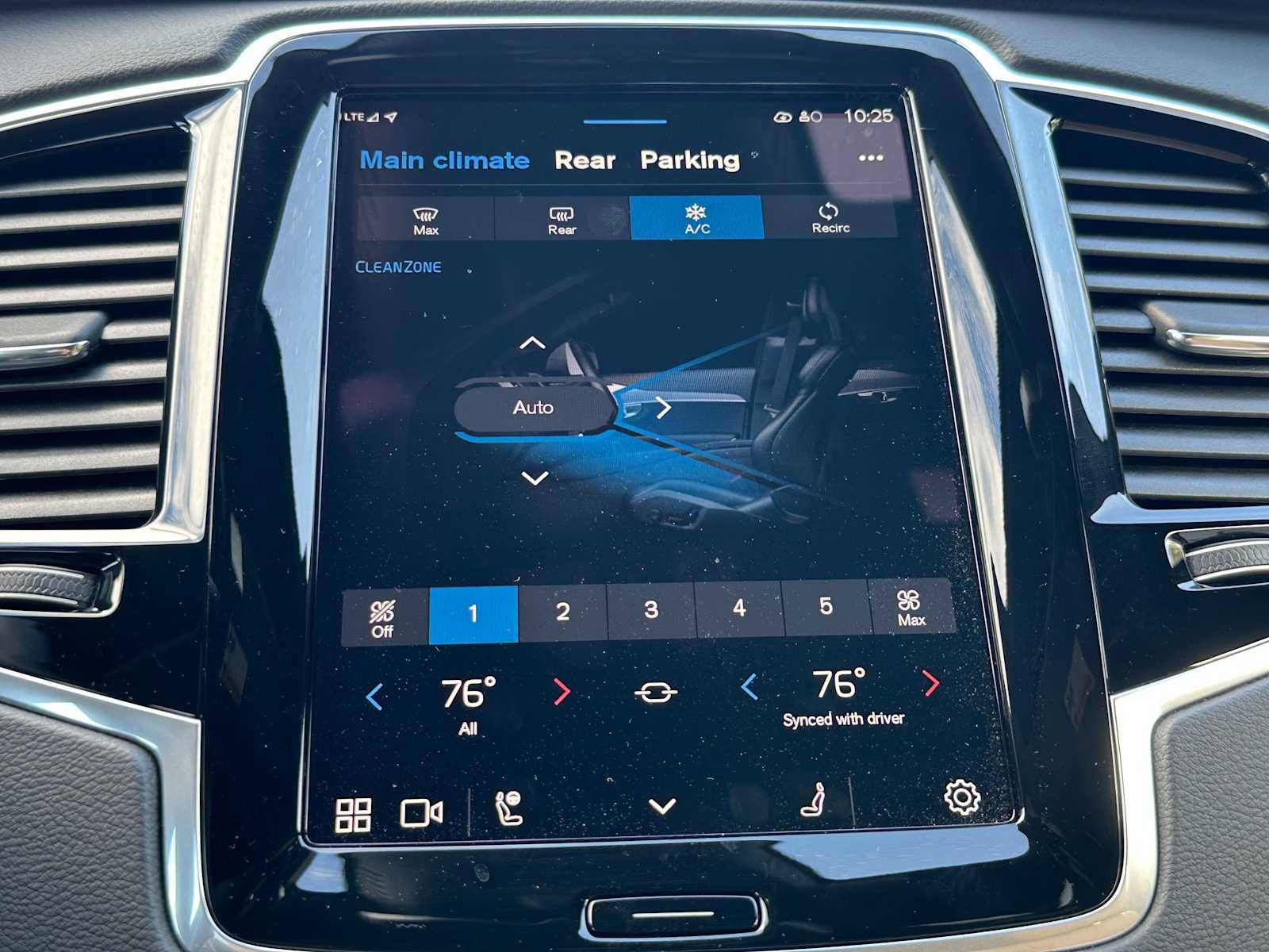 Used 2025 Volvo XC90 B6 Ultra w/ Lounge Package image 37