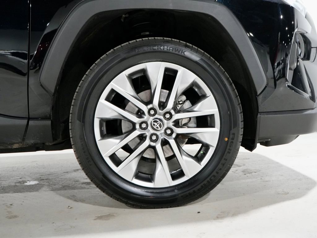 Used 2022 Toyota RAV4 XLE Premium image 32