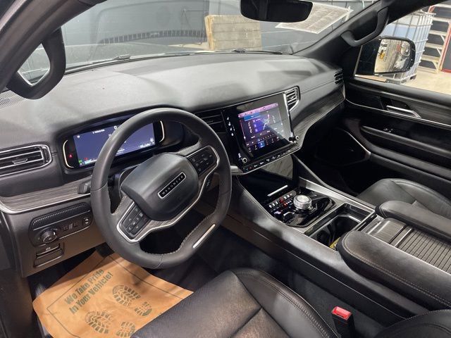 Used 2024 Jeep Wagoneer L Series II w/ Flexible Seating Group image 10