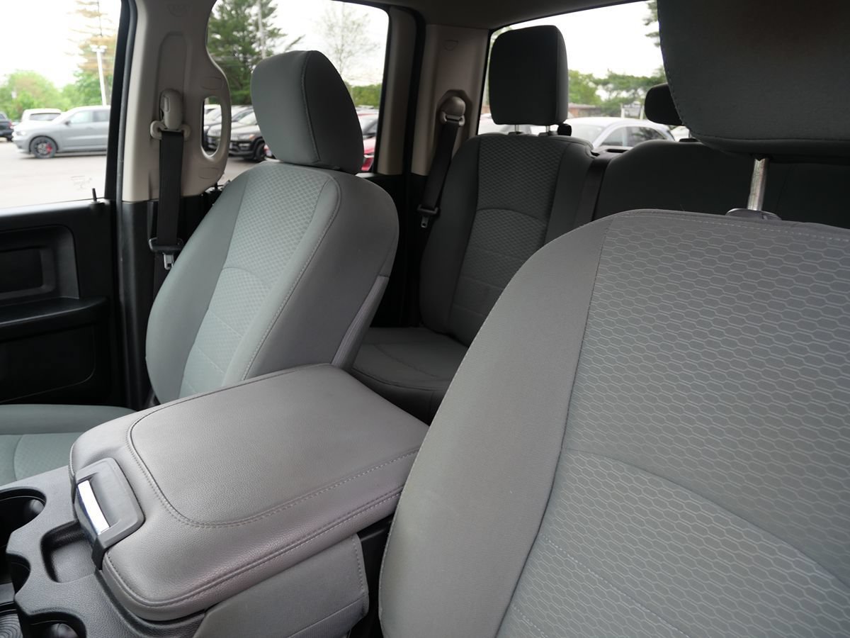 Used 2018 RAM 1500 Express AWD/4WD image 11