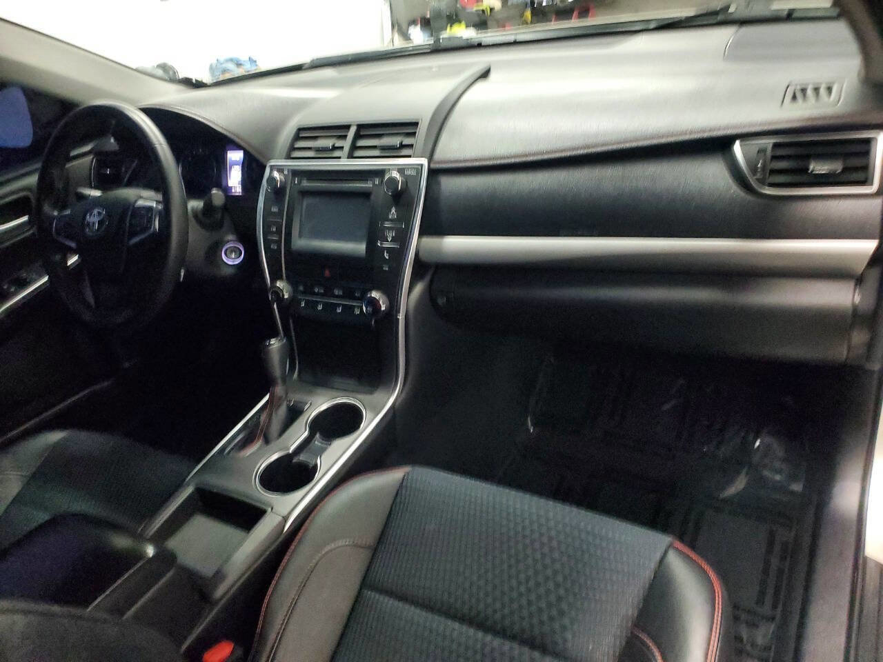 Used 2015 Toyota Camry SE FWD image 14