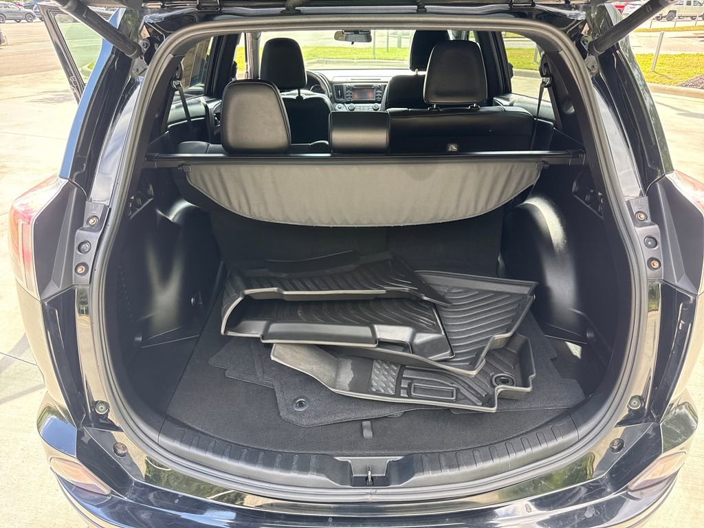 Used 2016 Toyota RAV4 SE FWD image 32