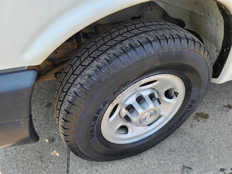 Used 2015 Chevrolet Express 2500 RWD image 26
