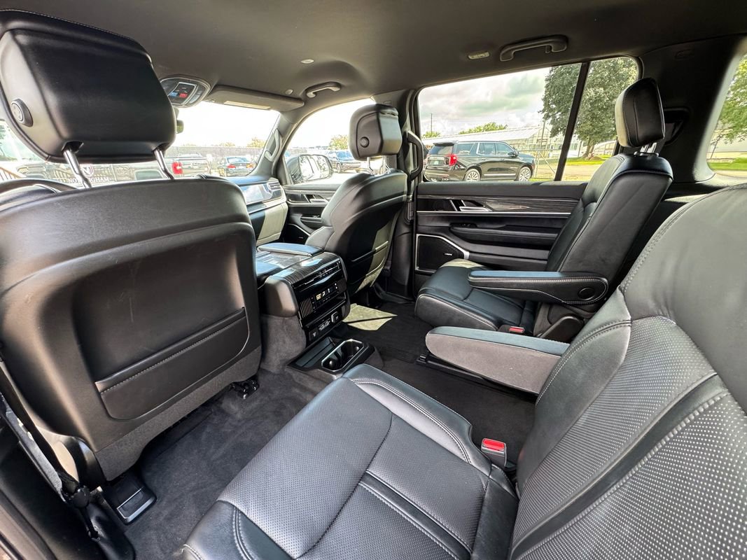 Used 2022 Jeep Wagoneer Series III w/ Flexible Seating Group image 29