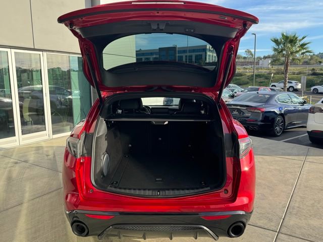Used 2025 Alfa Romeo Stelvio Sprint image 11