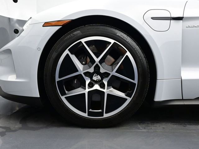 Certified 2025 Porsche Taycan image 6