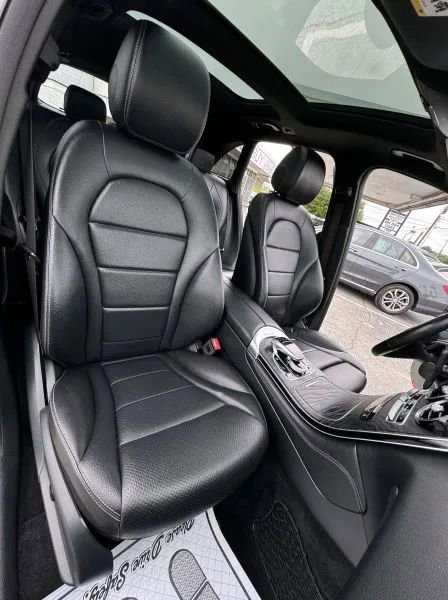 Used 2019 Mercedes-Benz GLC 300 4MATIC image 23