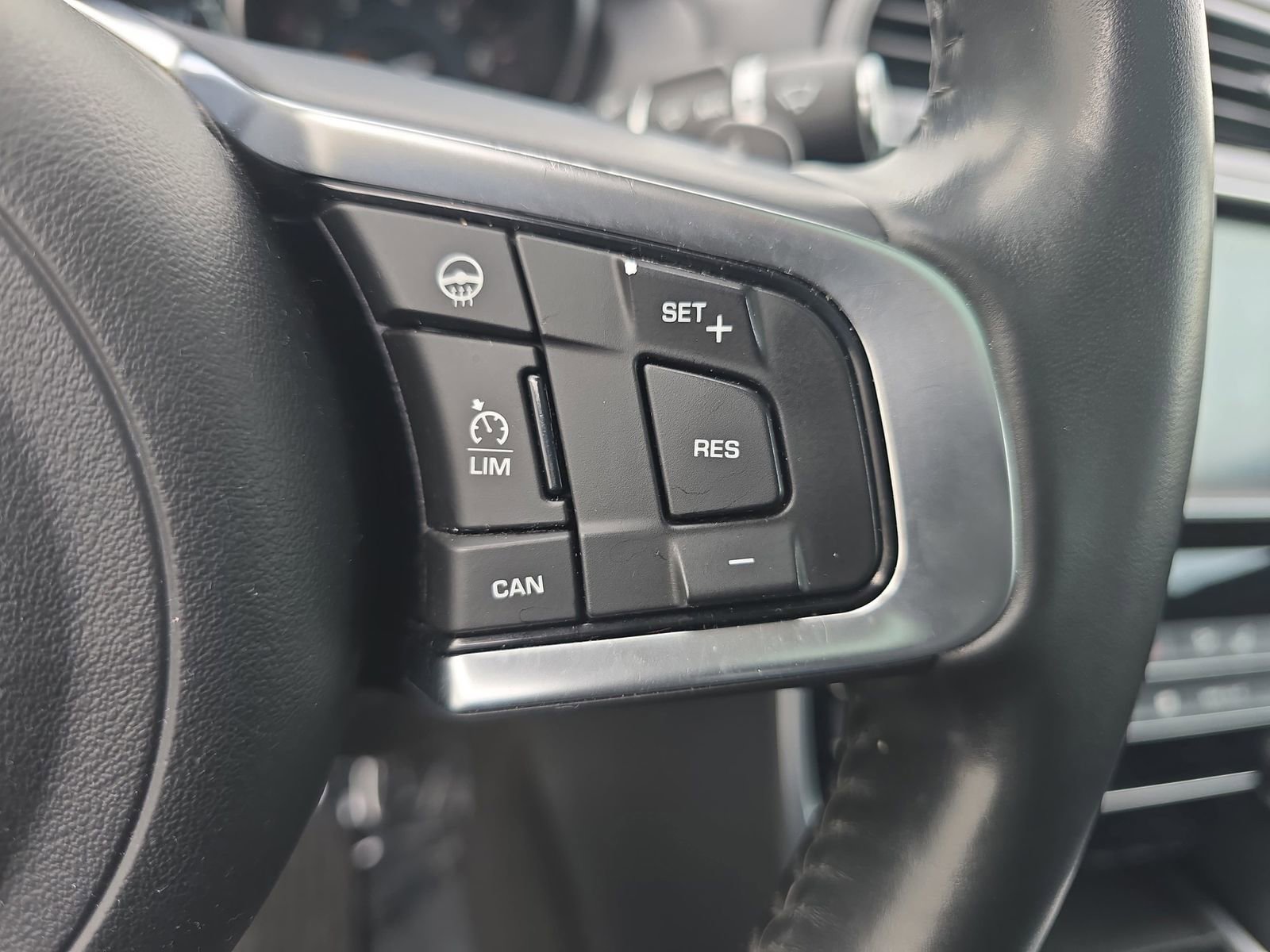 Used 2018 Jaguar XE Prestige image 21