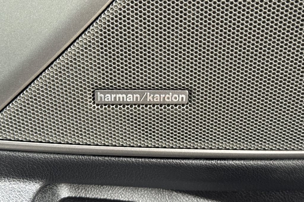 Used 2025 BMW M340i RWD image 19