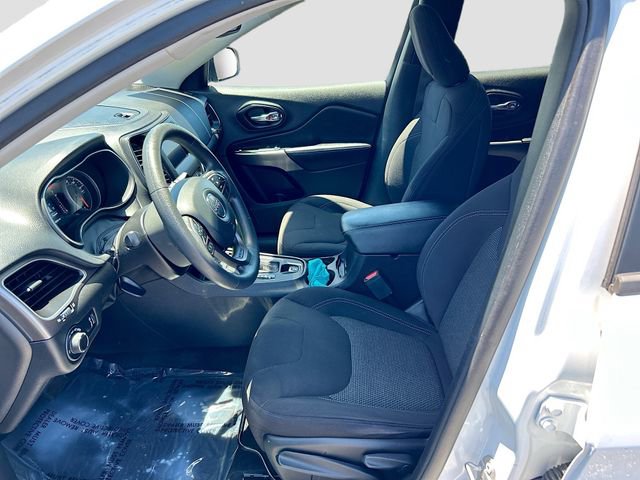 Used 2021 Jeep Cherokee Latitude FWD image 16