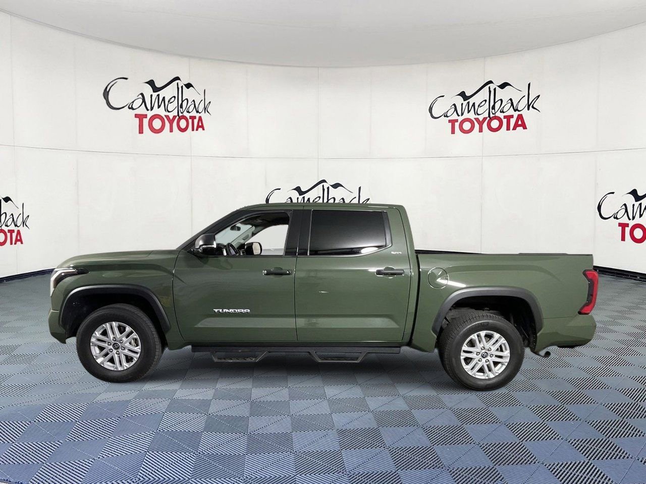 Used 2022 Toyota Tundra SR5 w/ SR5 Convenience Package AWD/4WD image 4