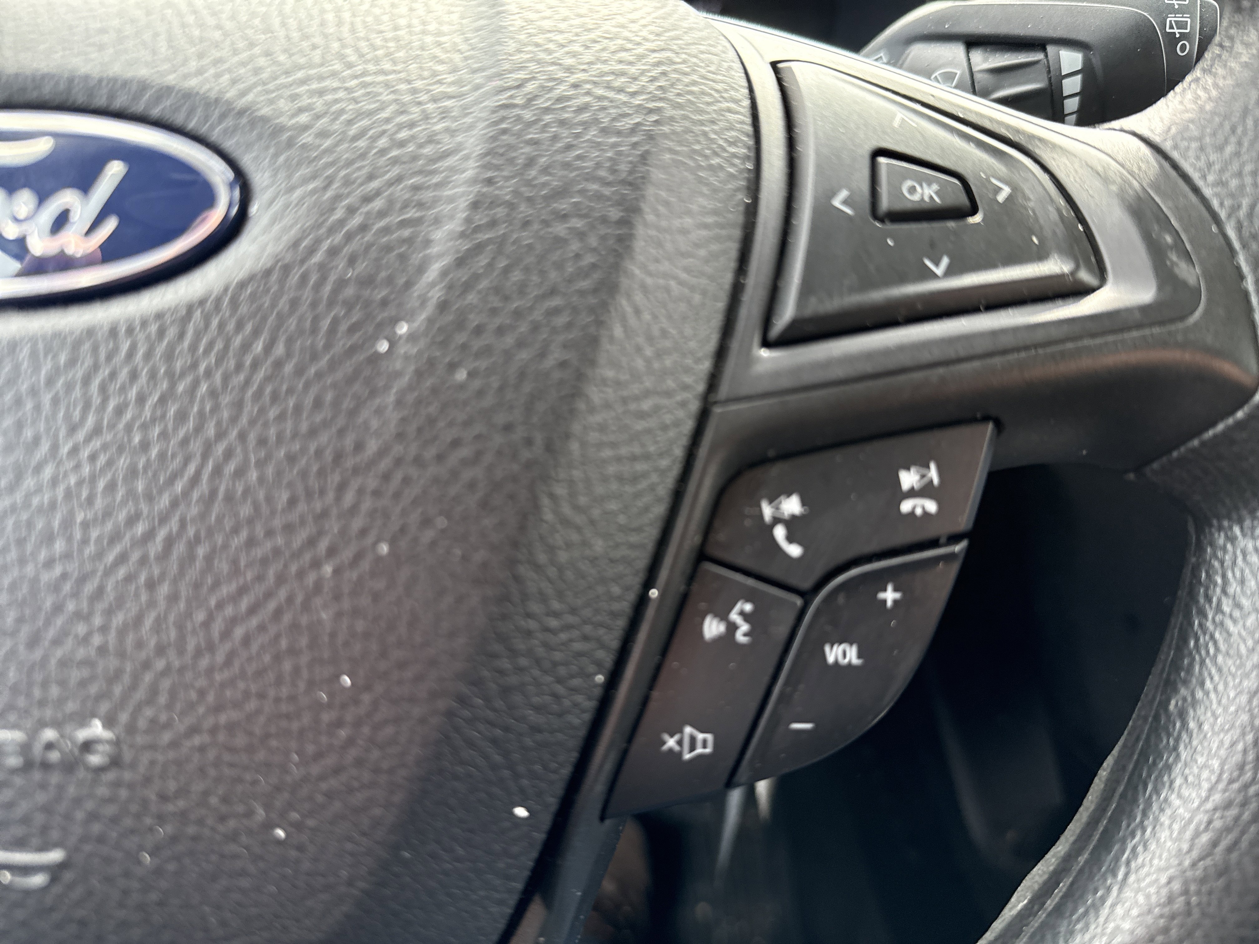 Used 2022 Ford Edge SE w/ Black Appearance Package image 19