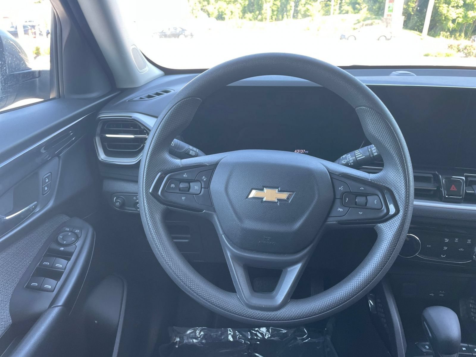 Used 2025 Chevrolet TrailBlazer LT FWD image 34