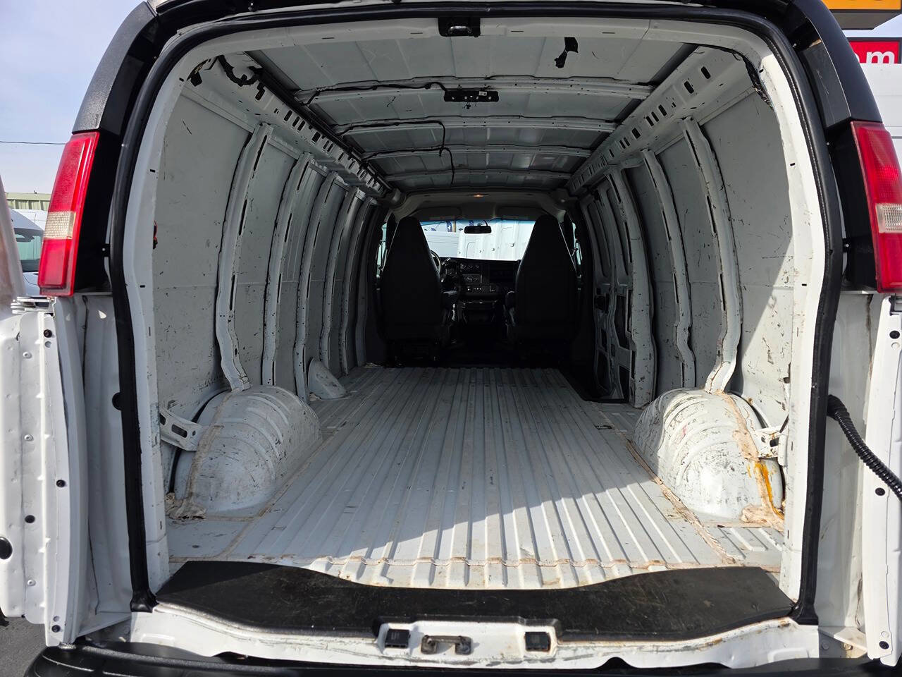Used 2019 Chevrolet Express 2500 Extended image 11