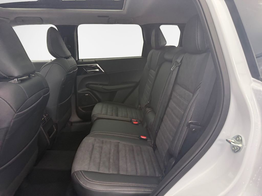 New 2026 Mitsubishi Outlander AWD image 24