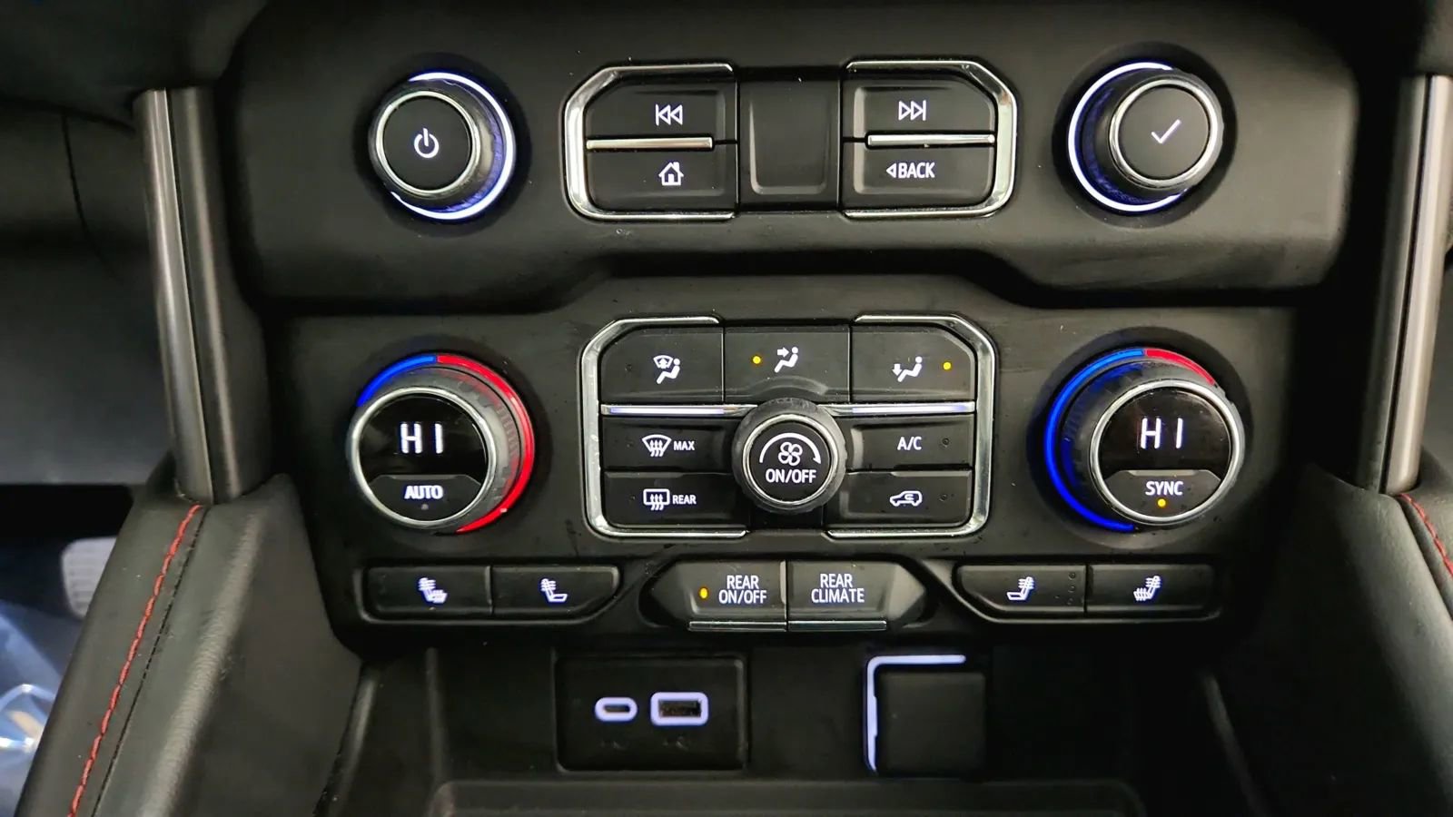 Used 2022 Chevrolet Suburban RST w/ Sport Performance Package image 27