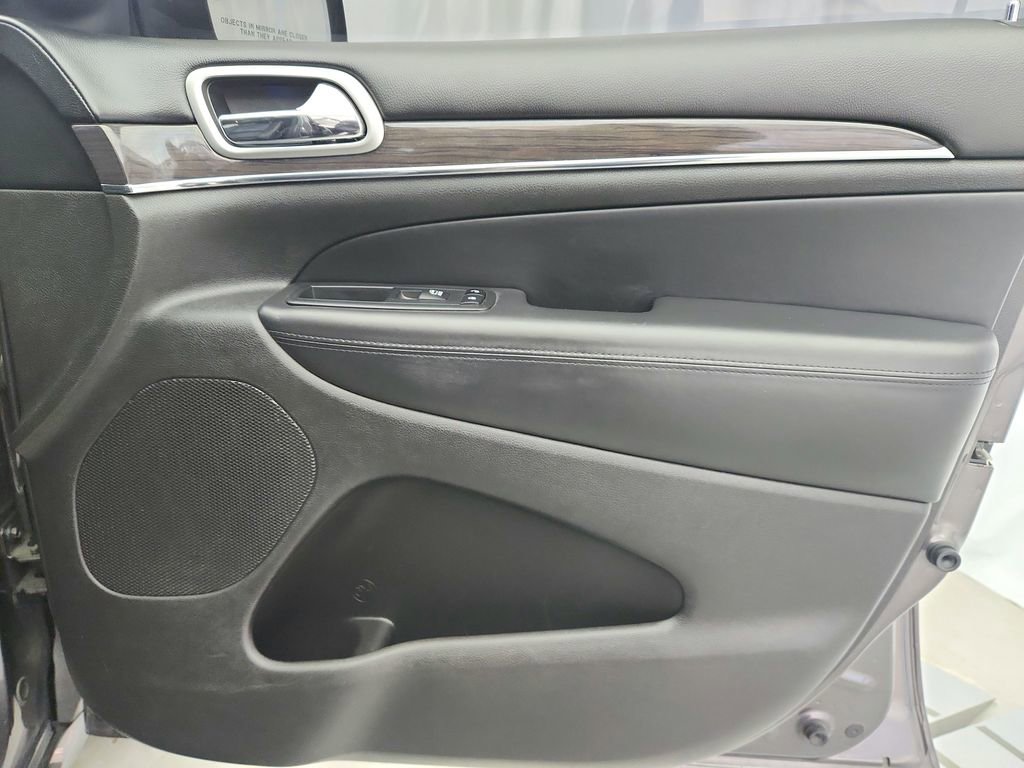 Used 2018 Jeep Grand Cherokee Overland image 28