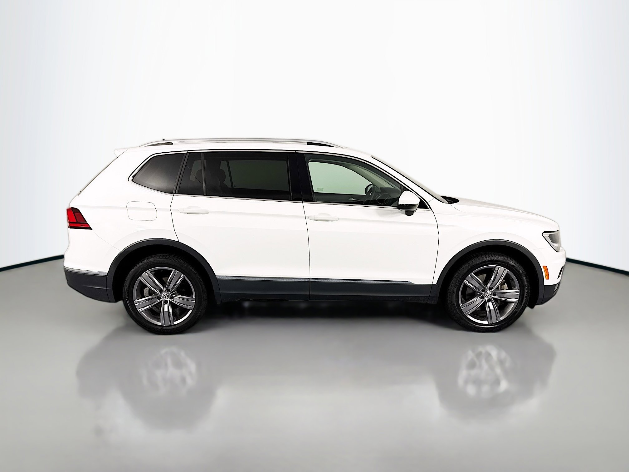 Used 2021 Volkswagen Tiguan SEL w/ 3rd Row Seat Package AWD/4WD image 4