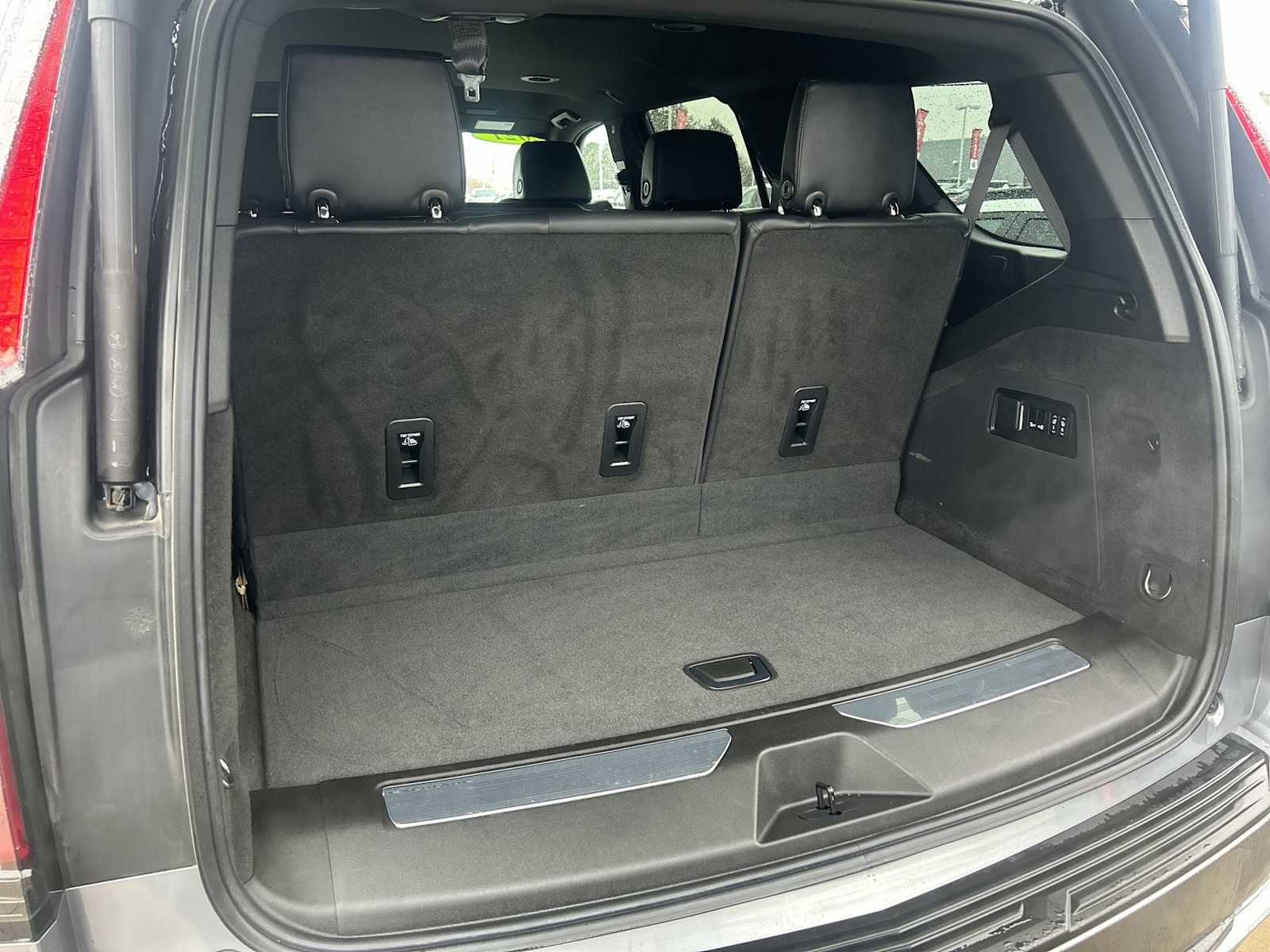 Used 2021 Cadillac Escalade Luxury image 25