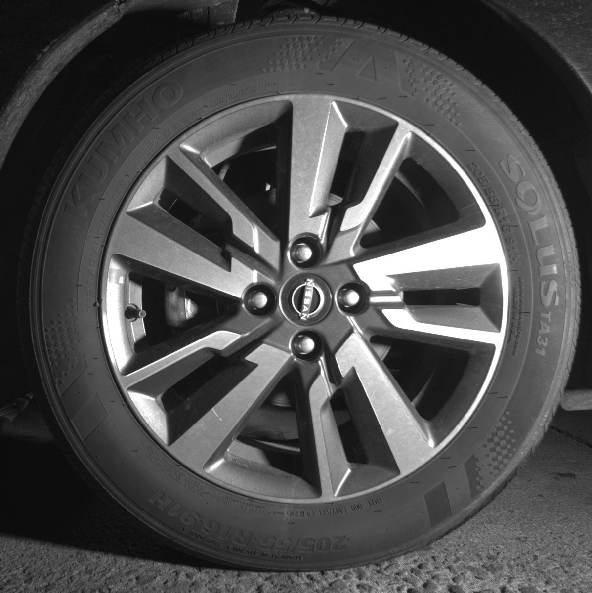 Used 2025 Nissan Versa SV image 12