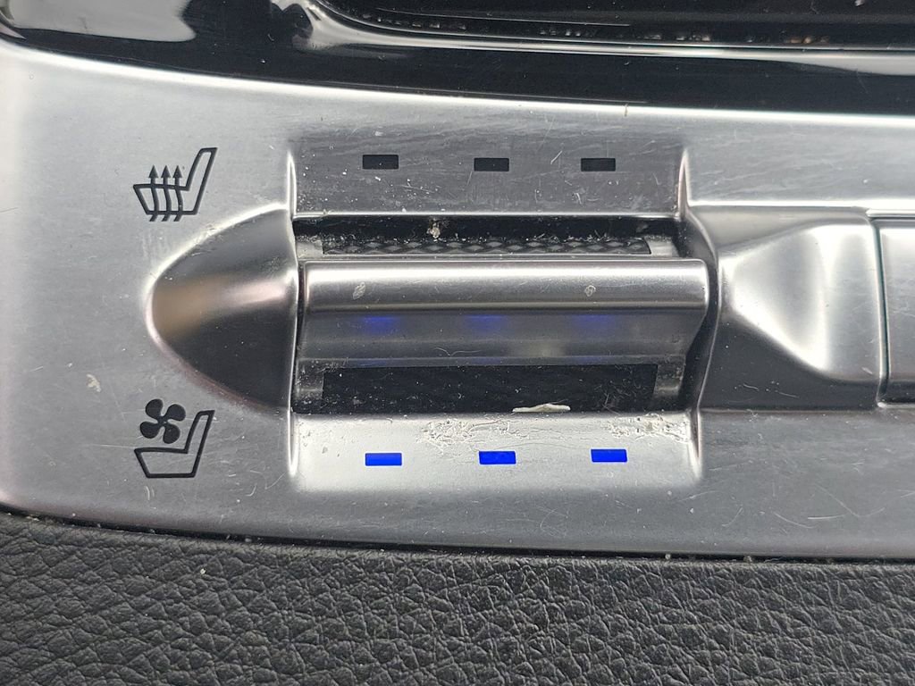Used 2024 Kia Carnival FWD image 5