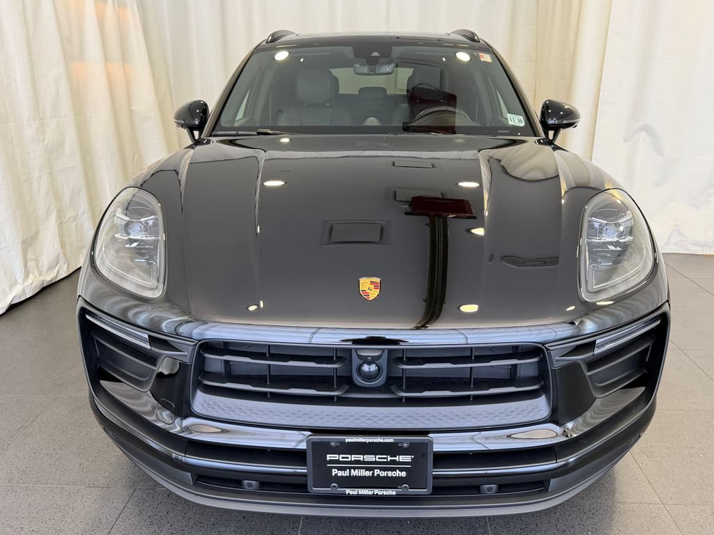 Certified 2026 Porsche Macan AWD/4WD image 6