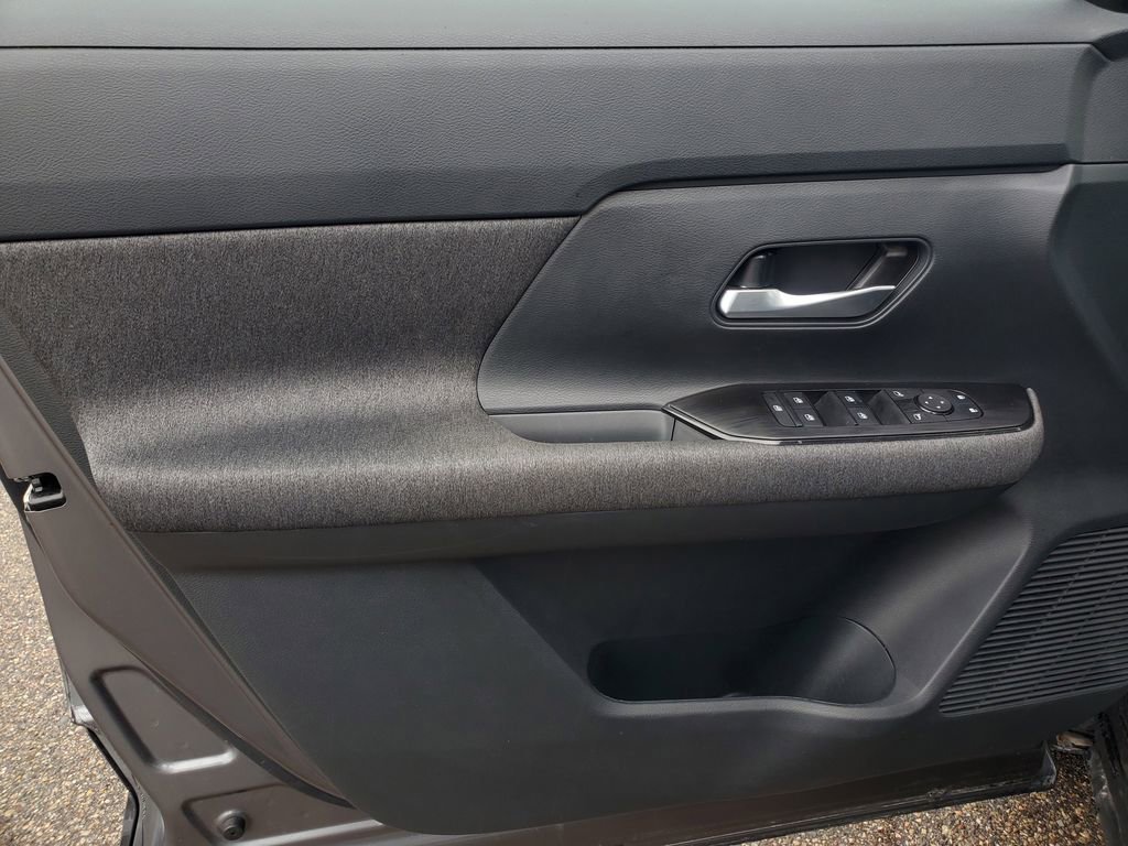 Used 2025 Nissan Kicks SV image 12