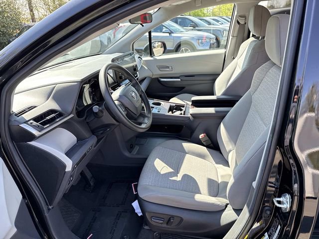 Used 2024 Toyota Sienna LE image 14