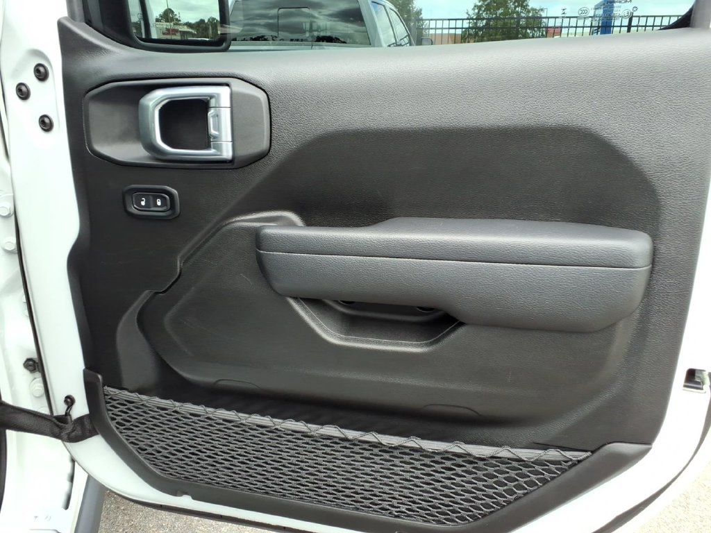 Used 2025 Jeep Gladiator Sport AWD/4WD image 14