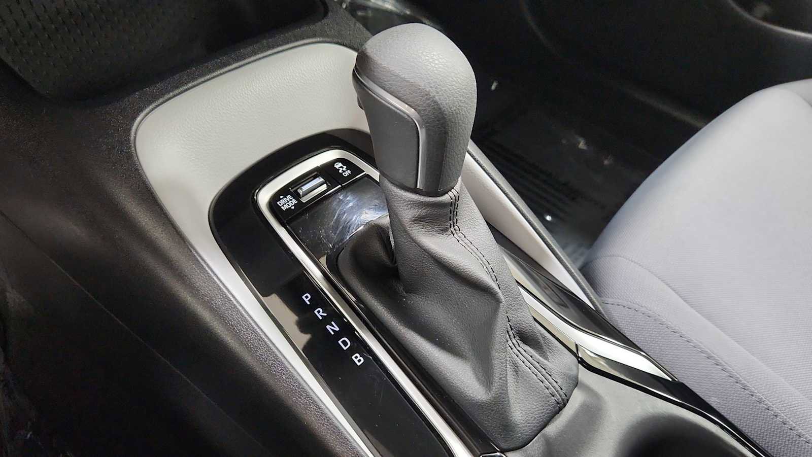 Certified 2025 Toyota Corolla SE FWD image 22