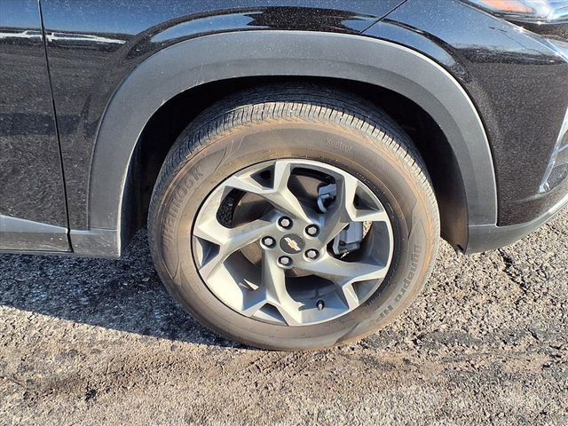Used 2025 Chevrolet Trax LT w/ LT Convenience Package image 48