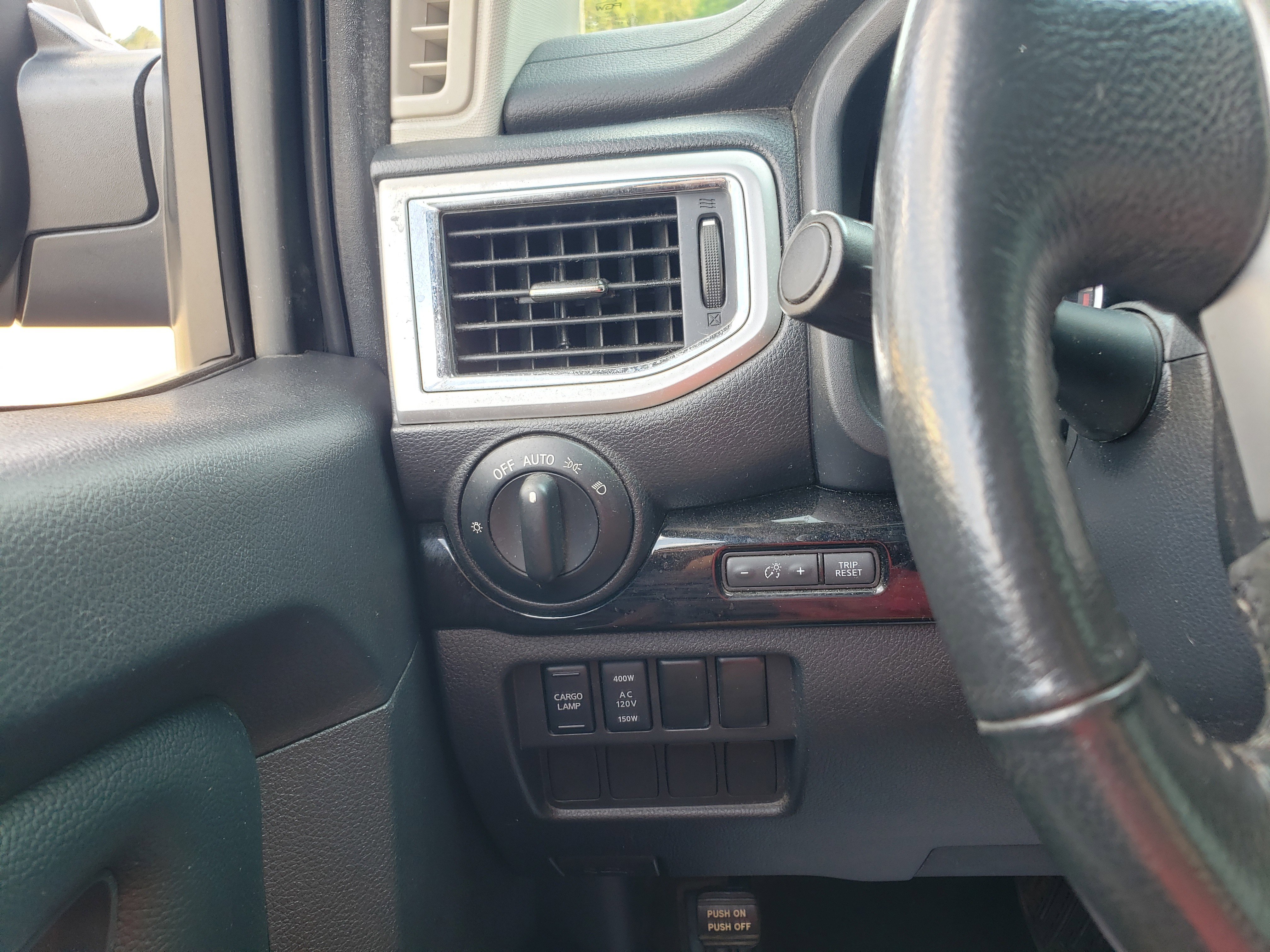 Used 2021 Nissan Titan SV w/ SV Convenience Package image 14