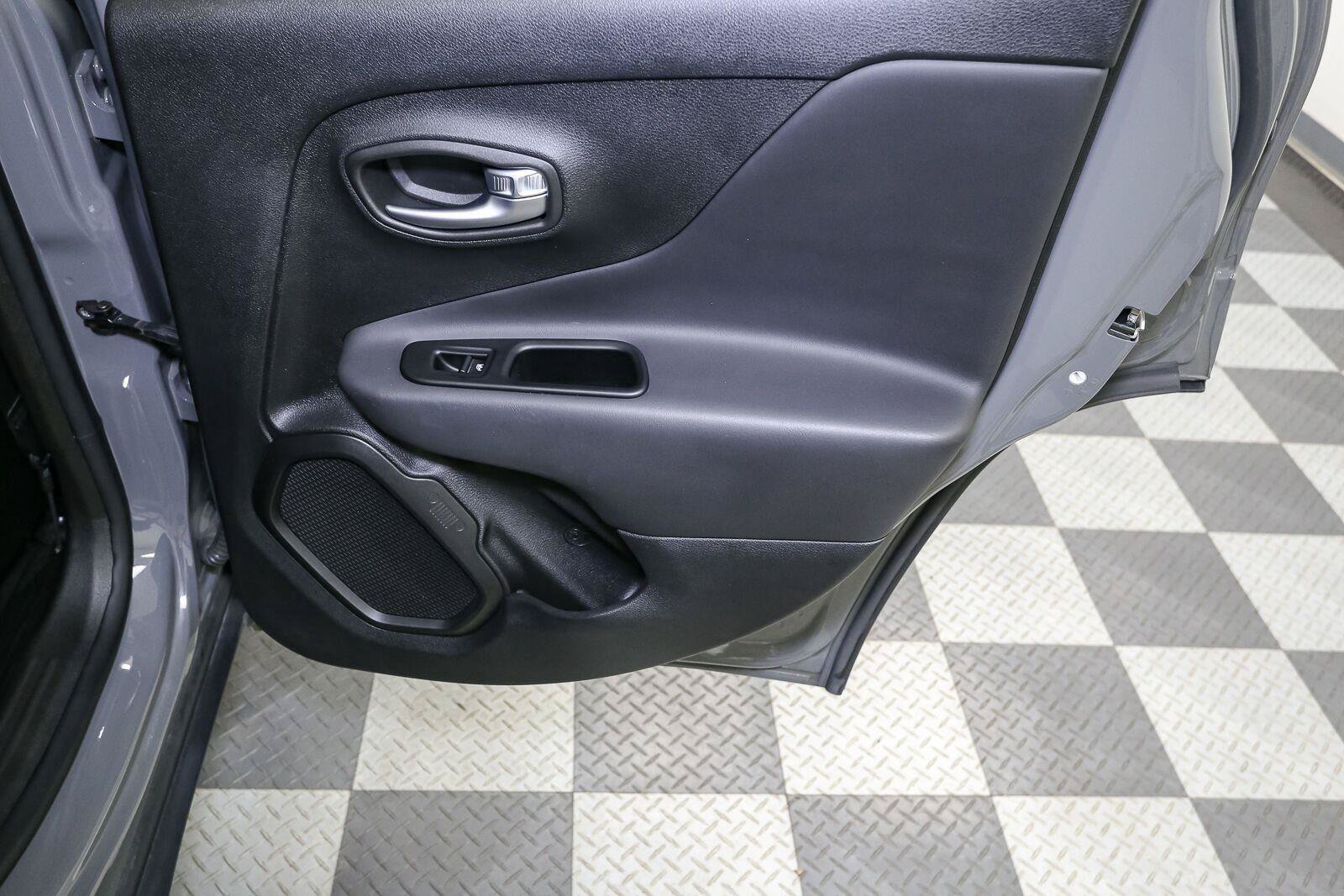 Used 2020 Jeep Renegade Altitude AWD/4WD image 20