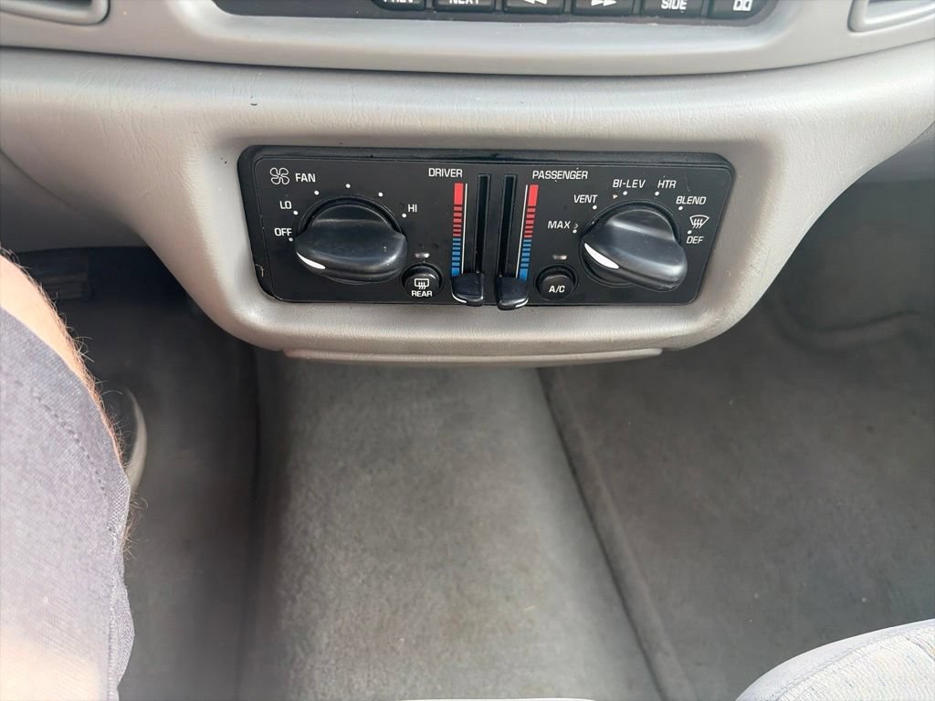 Used 2002 Buick Century Custom w/ Custom Premium Pkg FWD image 21