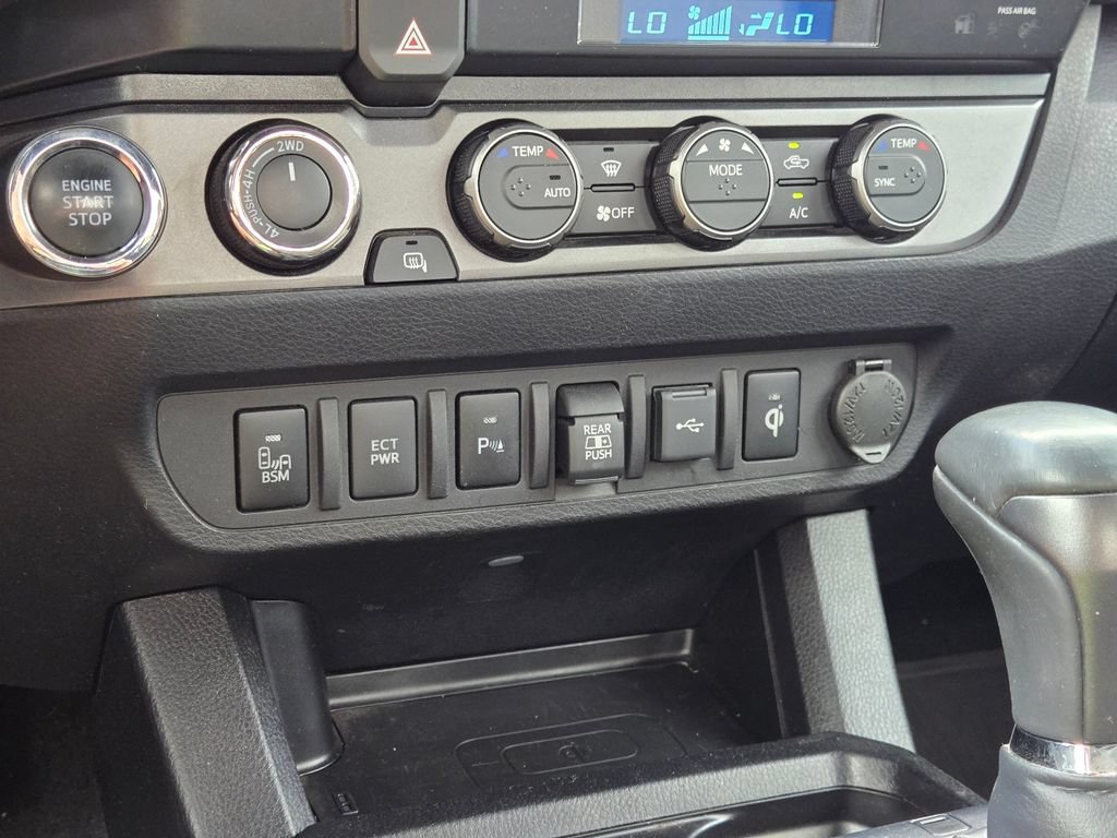 Used 2022 Toyota Tacoma TRD Off-Road w/ Technology Package AWD/4WD image 29