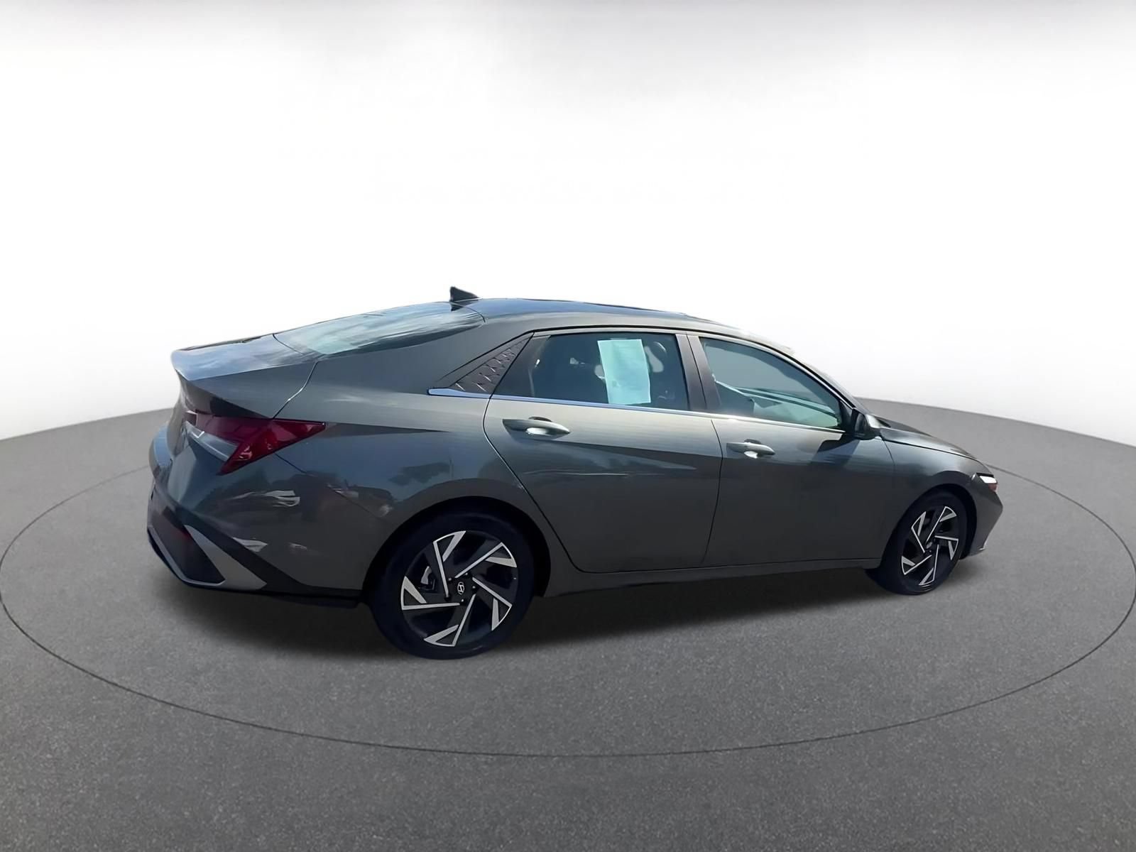 Used 2025 Hyundai Elantra SEL FWD image 13