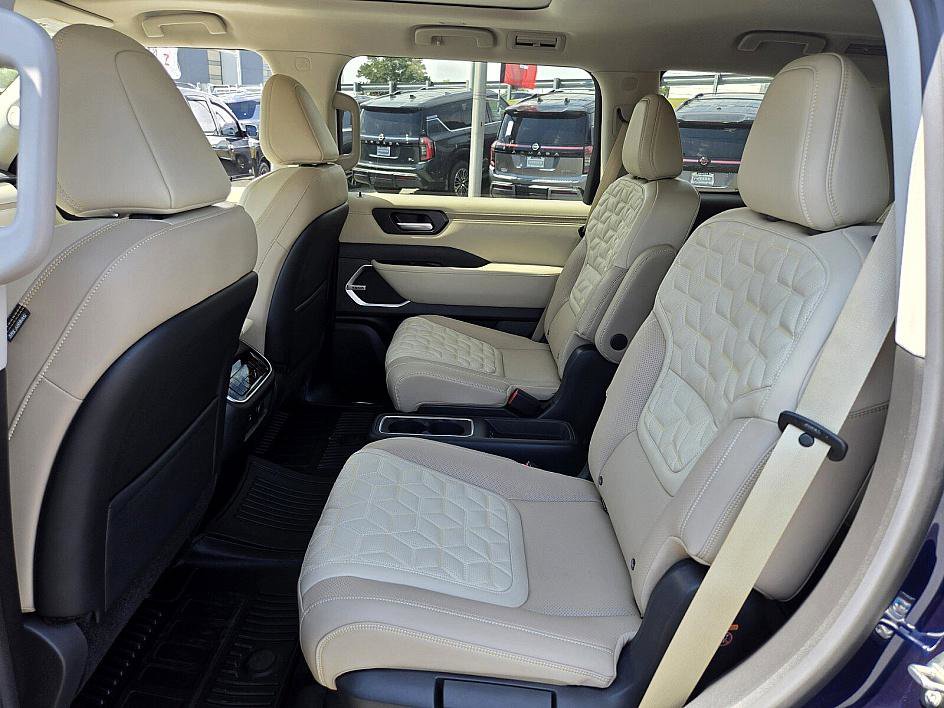 New 2025 Nissan Armada Platinum Reserve image 14