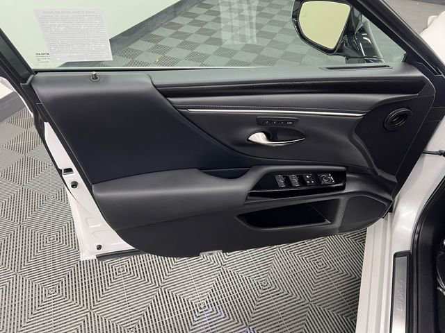 Used 2025 Lexus ES 350 w/ Premium Package image 9