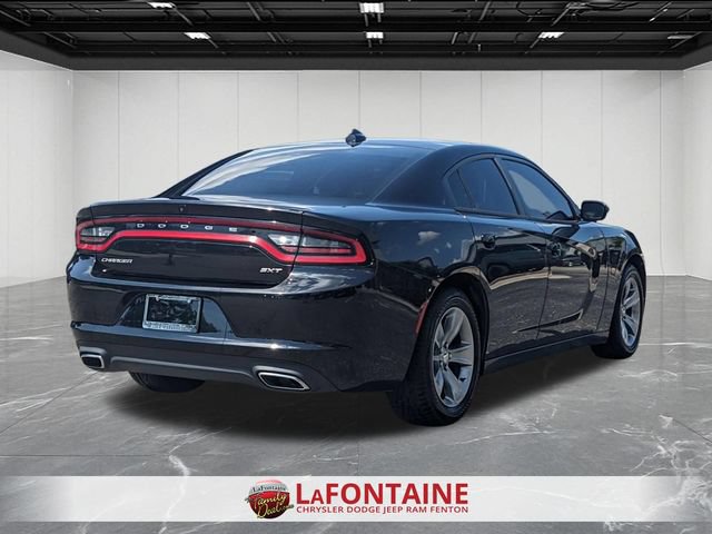 Used 2016 Dodge Charger SXT w/ Navigation & Travel Group RWD image 5