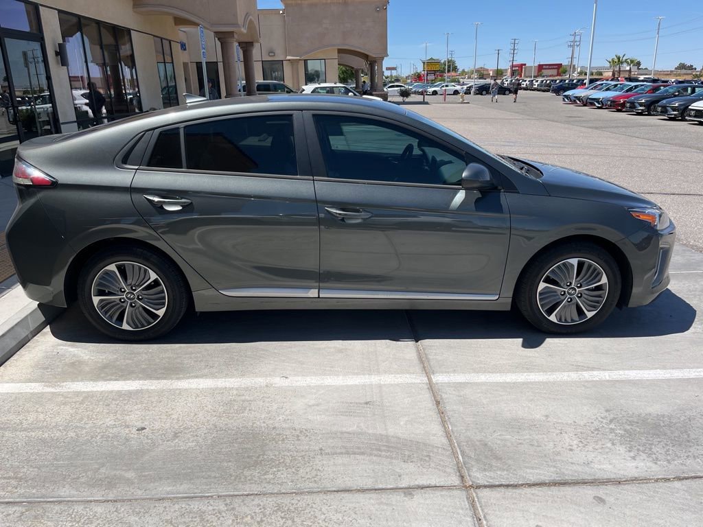 Used 2022 Hyundai Ioniq SE FWD image 9