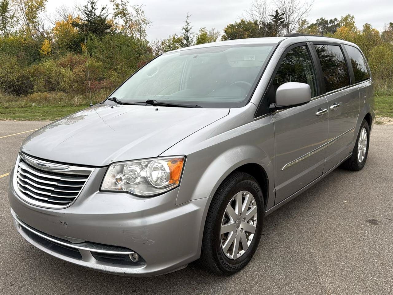 Used 2016 Chrysler Town & Country Touring w/ Driver Convenience Group FWD image 1