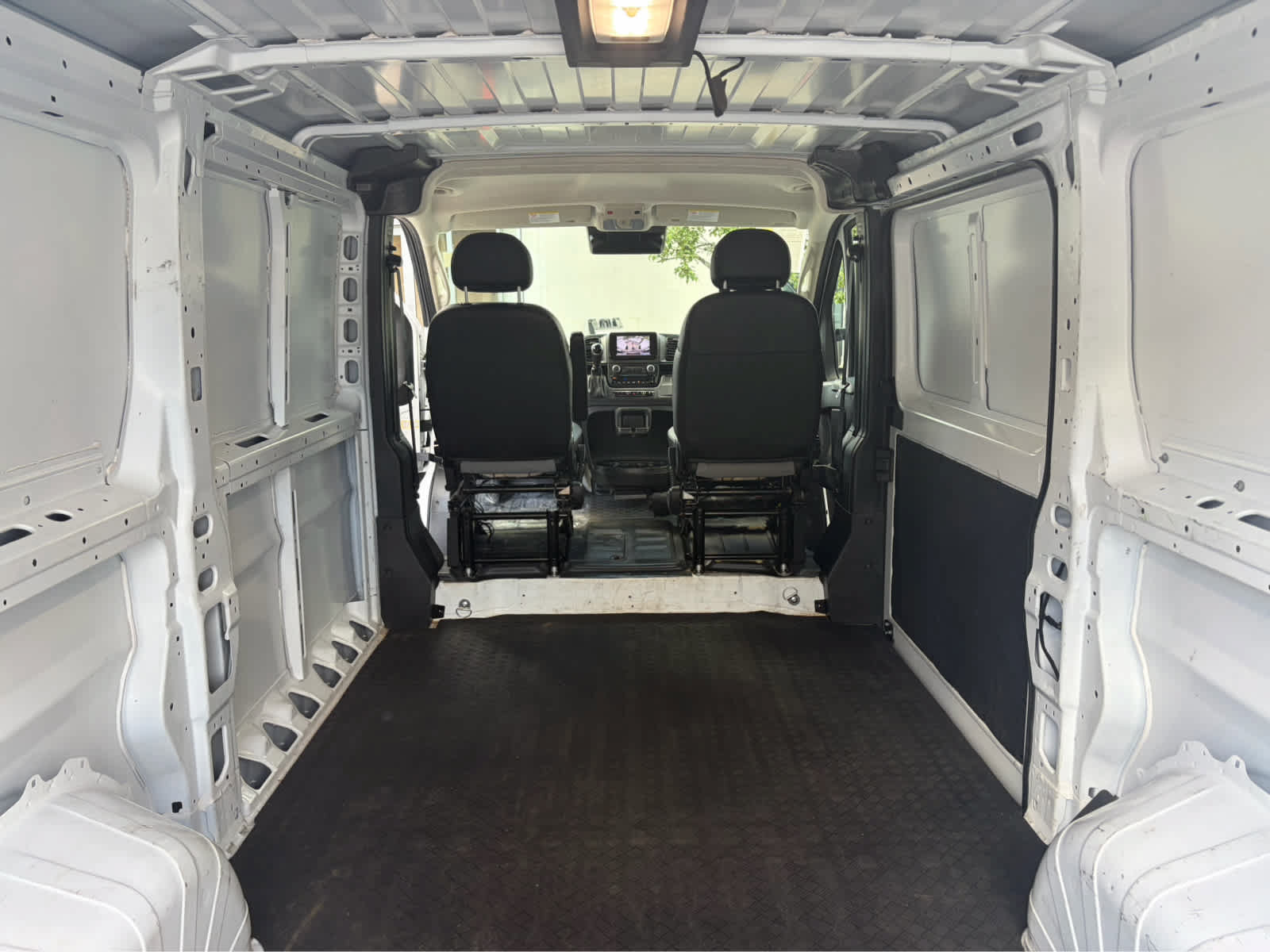 Used 2025 RAM ProMaster 2500 w/ Convenience Group FWD image 22