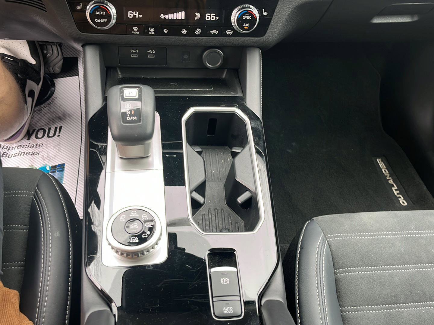 Used 2025 Mitsubishi Outlander SE image 20