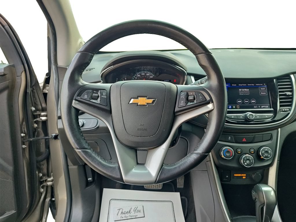 Used 2022 Chevrolet Trax LT w/ LT Convenience Package AWD/4WD image 12