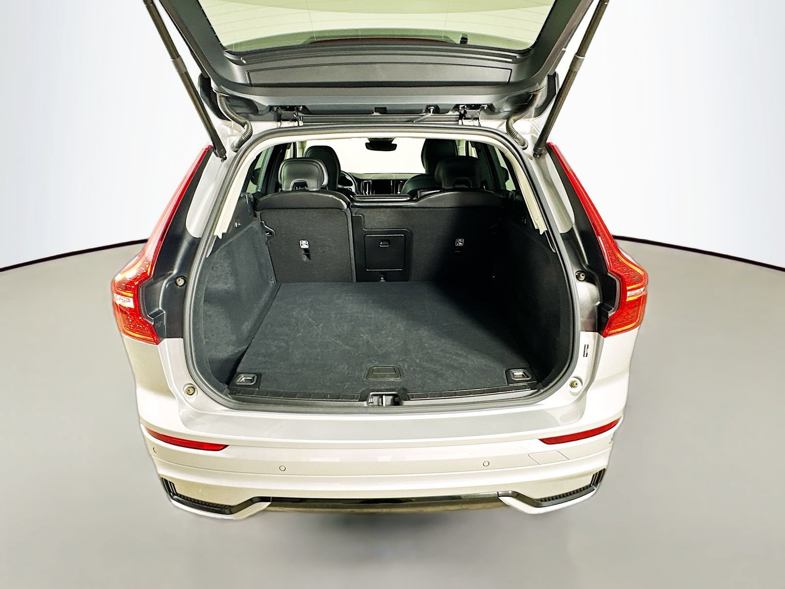 Used 2025 Volvo XC60 B5 Core AWD/4WD image 39